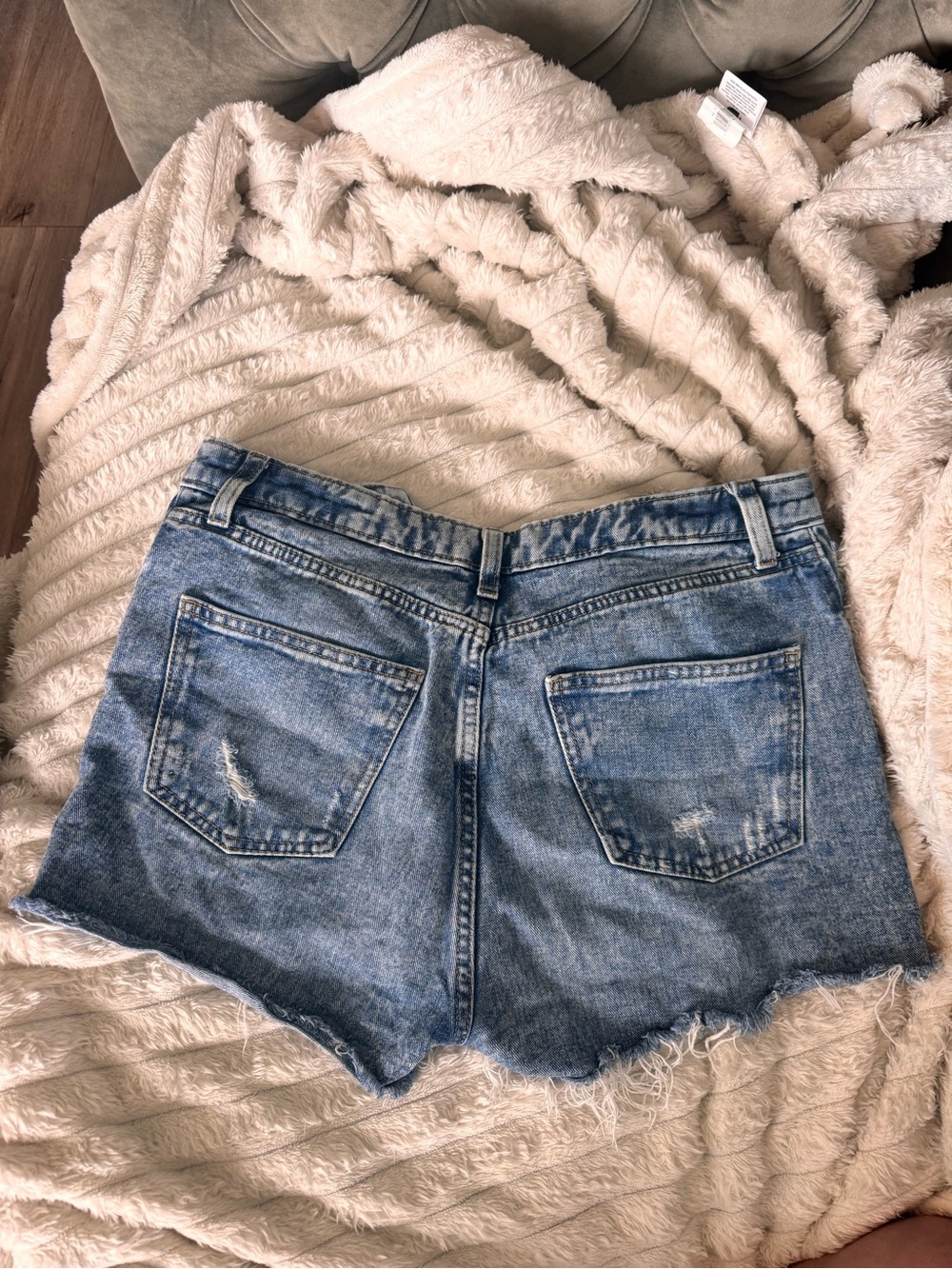 High-Rise Distressed Denim Shorts - Picture 2 of 3